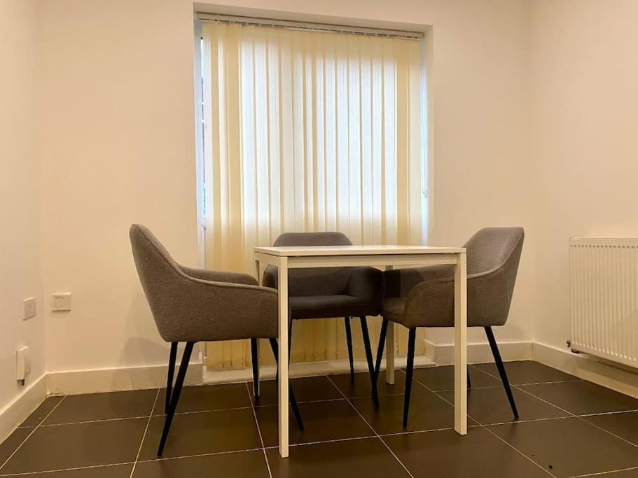 Uniquejoe Properties - 3 Bedroom Manchester Bagian luar foto